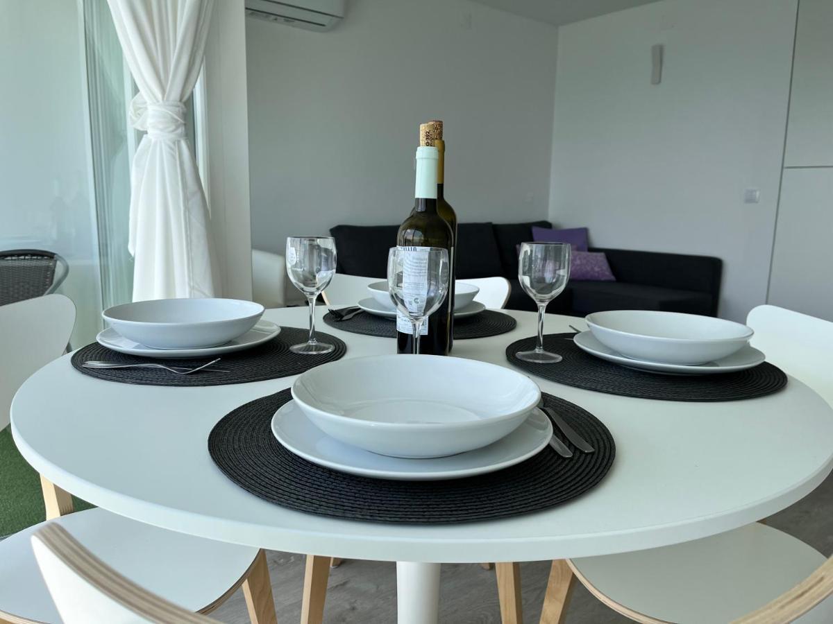 Axenic Retreat - Panoramic Ocean View, Sleeps 4, Ensuite Bathroom, New Redesign เซซิมบรา ภายนอก รูปภาพ