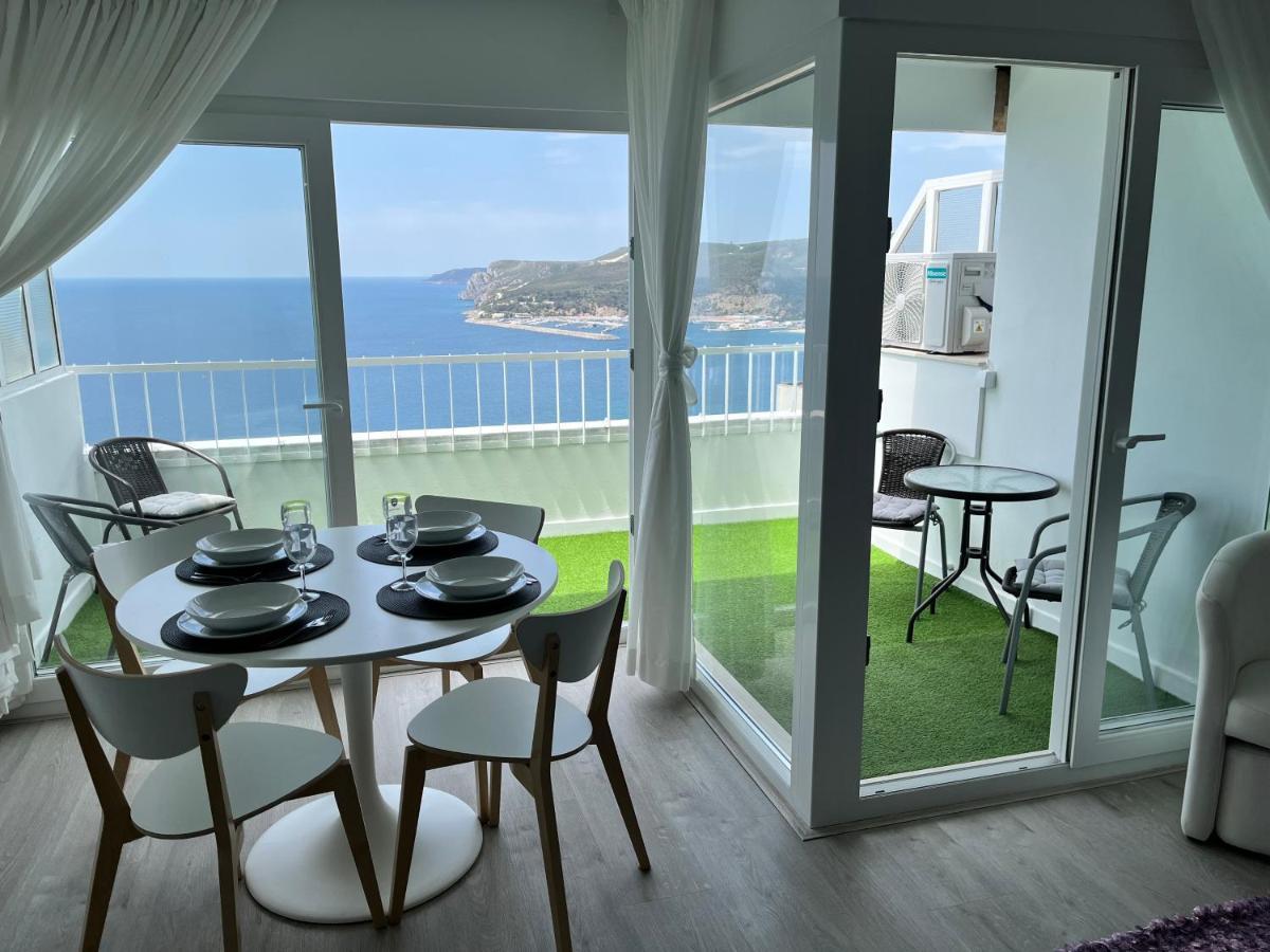 Axenic Retreat - Panoramic Ocean View, Sleeps 4, Ensuite Bathroom, New Redesign เซซิมบรา ภายนอก รูปภาพ
