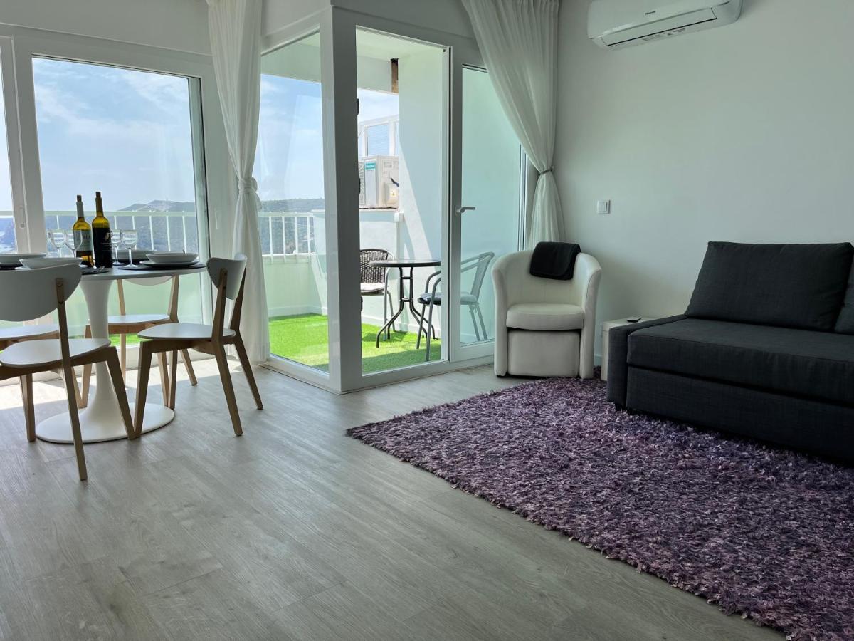 Axenic Retreat - Panoramic Ocean View, Sleeps 4, Ensuite Bathroom, New Redesign เซซิมบรา ภายนอก รูปภาพ
