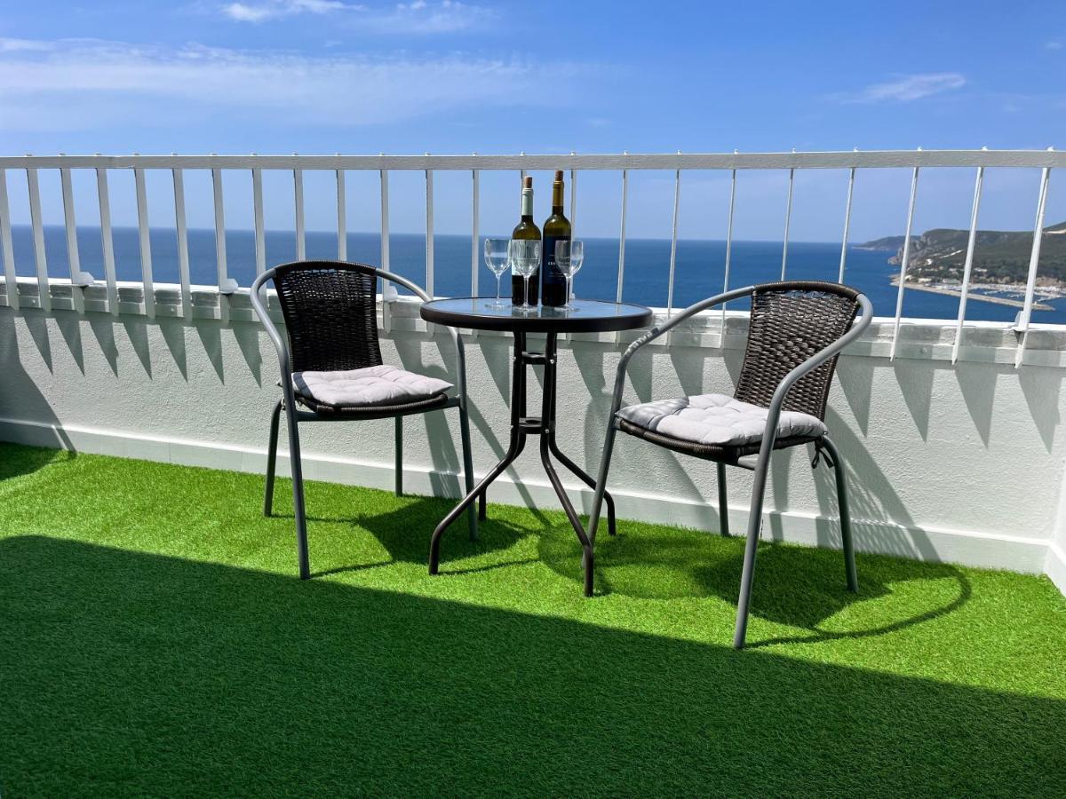 Axenic Retreat - Panoramic Ocean View, Sleeps 4, Ensuite Bathroom, New Redesign เซซิมบรา ภายนอก รูปภาพ