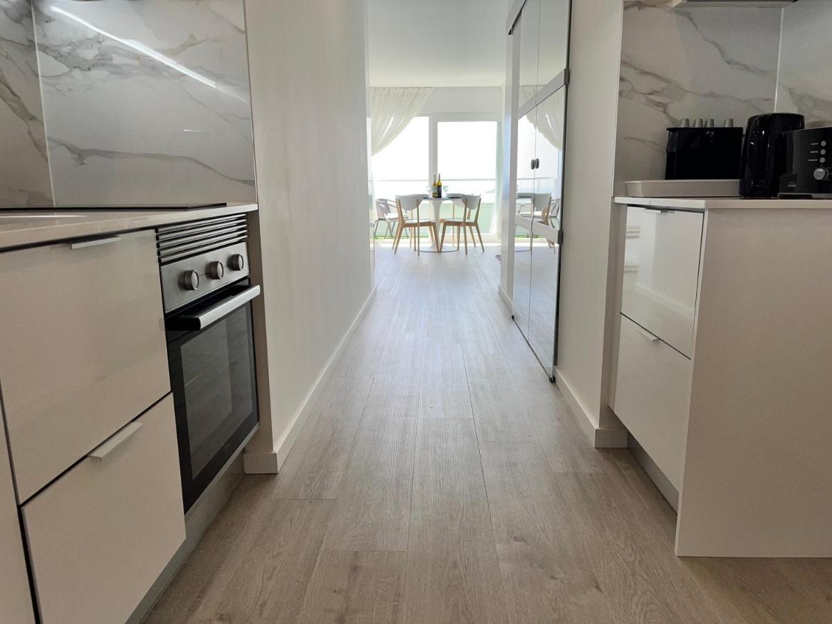 Axenic Retreat - Panoramic Ocean View, Sleeps 4, Ensuite Bathroom, New Redesign เซซิมบรา ภายนอก รูปภาพ