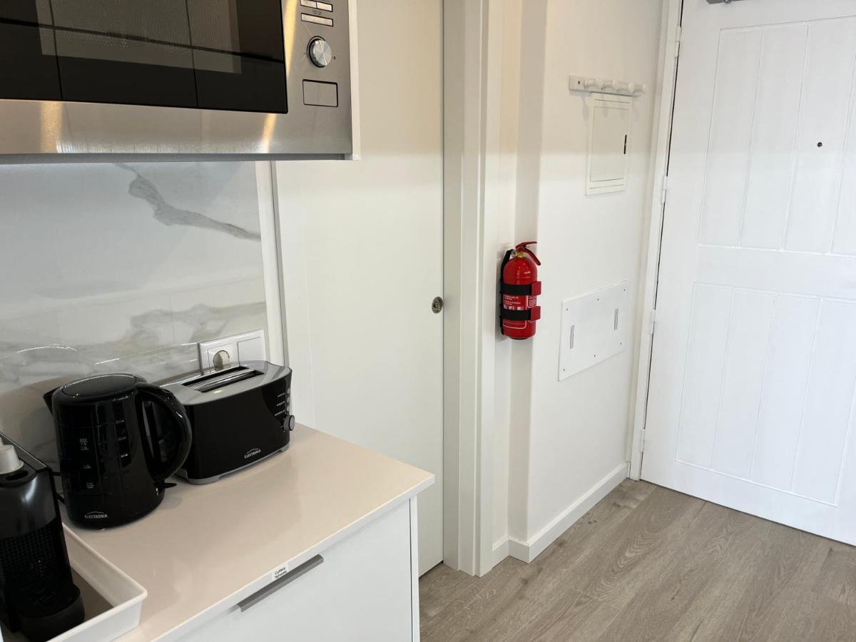 Axenic Retreat - Panoramic Ocean View, Sleeps 4, Ensuite Bathroom, New Redesign เซซิมบรา ภายนอก รูปภาพ